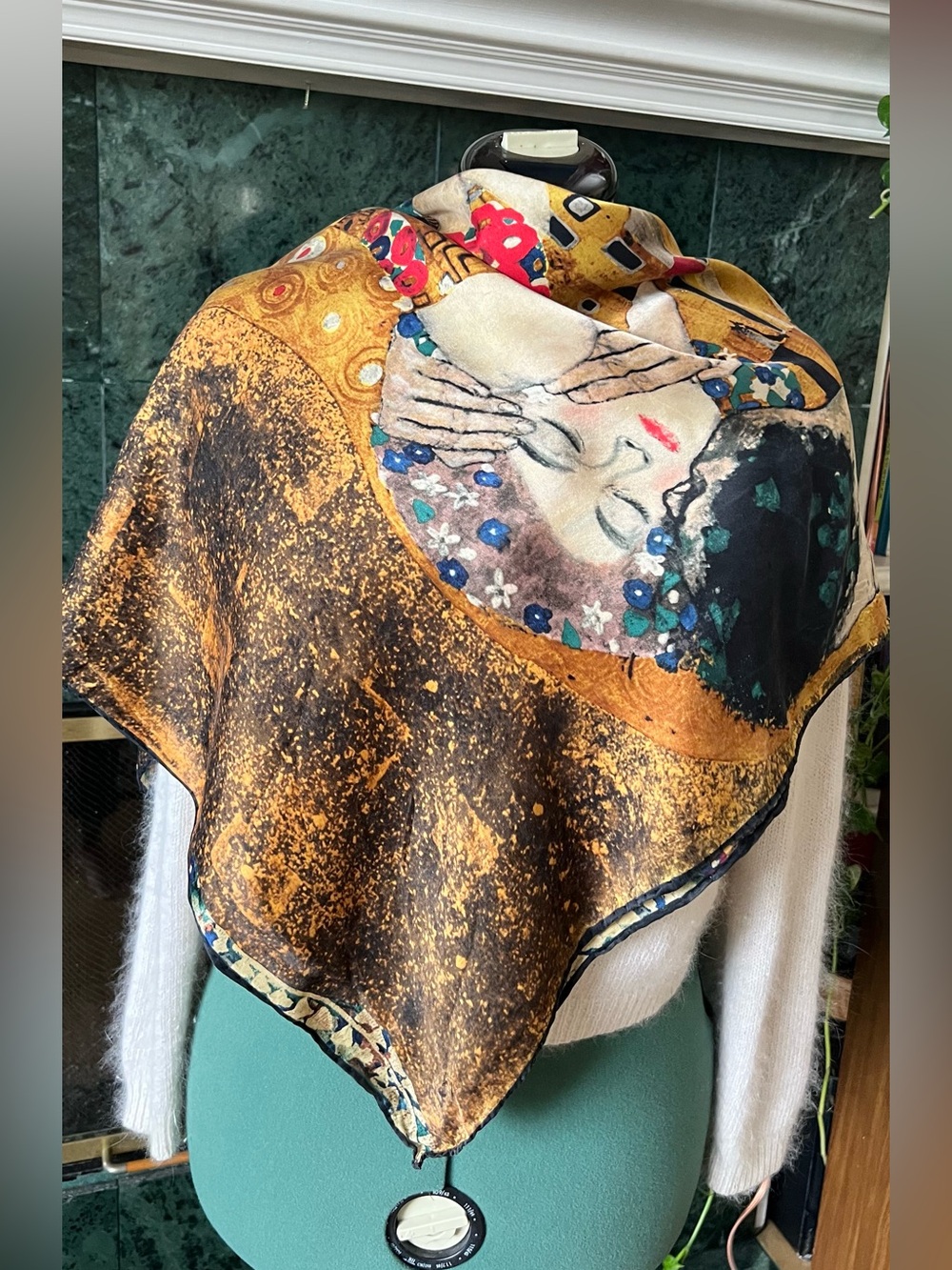 Gustav Klimt The Kiss Silk Square Scarf Art Nouveau Gold Black Hand Rolled Hem - Picture 3 of 10